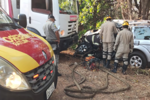 Jovem morre em colisão entre caminhão e SUV neste sábado (11), em Pontalina