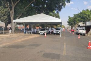 Goiânia tem drive-thru de testagem contra Covid no Mutirama, nesta quinta (9). A ação ocorre no estacionamento do parque até às 16h. (Foto: divulgação/Prefeitura)