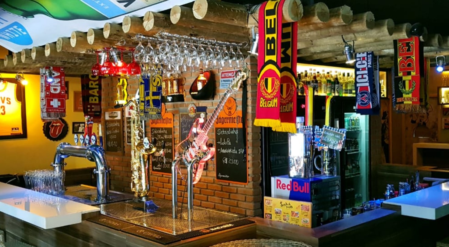 Balcão do Belga Pub, um dos pubs em Goiânia