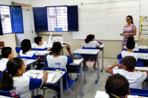 Federação Goiana de Municípios propõe que União pague piso dos professores