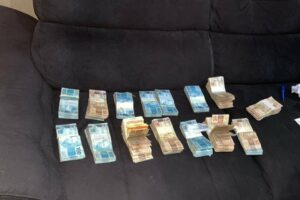 Dinheiro apreendido pela Polícia Civil em Trindade