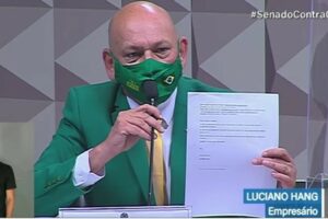 Luciano Hang chama Kajuru de "cara de pau" em depoimento na CPI (Foto: Reprodução - TV Senado)
