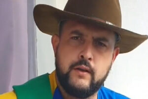 Defesa de Zé Trovão diz que ele voltará ao Brasil para se apresentar à justiça