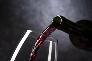 Polícia Federal recupera vinhos furtados do Itamaraty avaliados em R$ 57,6 mil