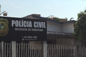 A Polícia Civil prendeu mulher de 50 anos suspeita de abusar sexualmente da sobrinha, 11 anos, enquanto a criança passava alguns dias na casa dela, em Rubiataba, no Centro de Goiás. - Suspeita de abusar da sobrinha de 11 anos é presa em Rubiataba
