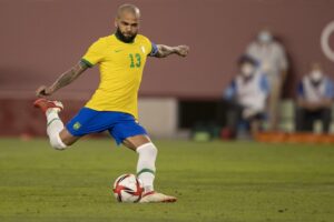 Daniel Alves em jogo pela seleção brasileira