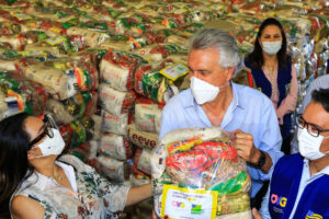 Governo de Goiás inicia entrega de mais 250 mil cestas básicas a famílias carentes