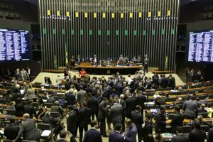 Mudança em Lei de Improbidade enterra processos milionários contra partidos na Lava Jato