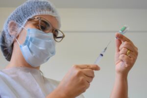 Goiânia segue com a vacinação contra Covid nesta quarta-feira (6). A capital não abre novos agendamentos para adolescentes até a próxima sexta (8). (Foto: Jucimar de Sousa/Mais Goiás)