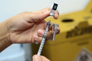 Com a nova estratégia, a vacinação contra Covid-19 passa a se em 61 salas já usadas para vacinar