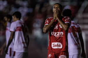 Rafael Silva lamenta Vila Nova