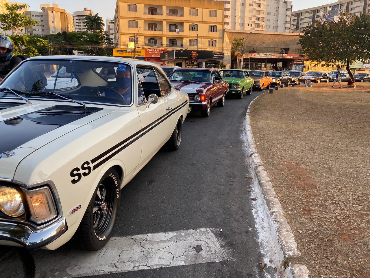 Encontro de Carros Antigos em Goiânia Encontro de carros antigos acontece no Parque Mutirama neste domingo (24/10)