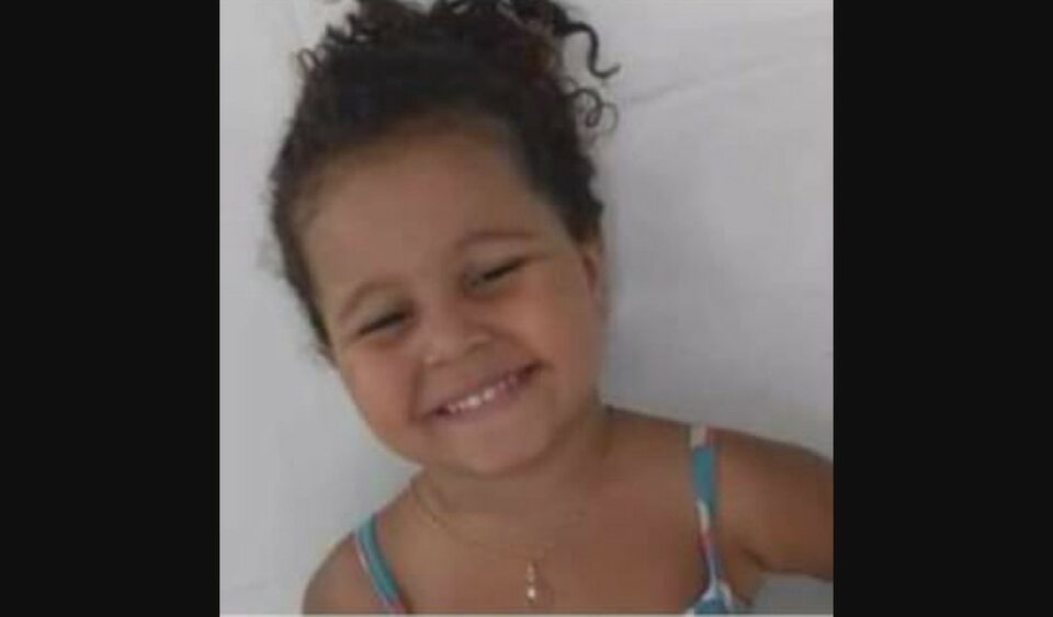 Ana Clara Gomes Machado, de 5 anos, morreu ao seu baleada em Niterói (Foto: reprodução - redes sociais)