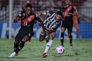 Atlético-GO vence líder