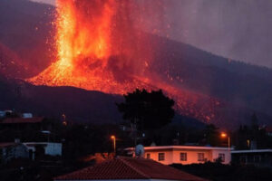 Companhias aéreas cancelam voos por causa das cinzas do Etna, na Itália