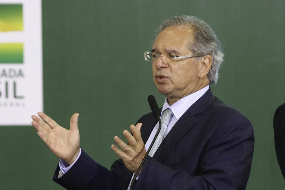 Ministro diz que privatização da Petrobras ampliaria investimentos