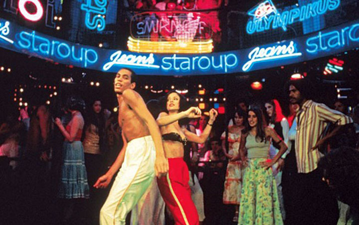 Cena clássica de Júlia (Sônia Braga) dançando na discoteca, que viraram febre durante a novela