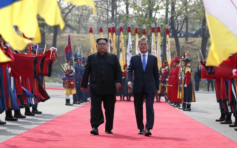 Líderes das Coreia do Norte, Kim Jong Un, e da Coreia do Sul, Moon Jae-in
