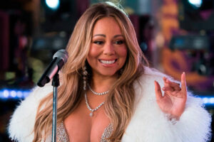 Mensalidade do local é de cerca de R$ 30 mil. Cantora vive relação conturbada com a família. Mariah Carey vende casa da mãe e a põe em asilo