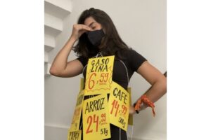 Uma jovem, de 21 anos, bombou nas redes sociais após se fantasiar de 'inflação no Brasil' para uma festa de Halloween. (Foto: reprodução/redes sociais)