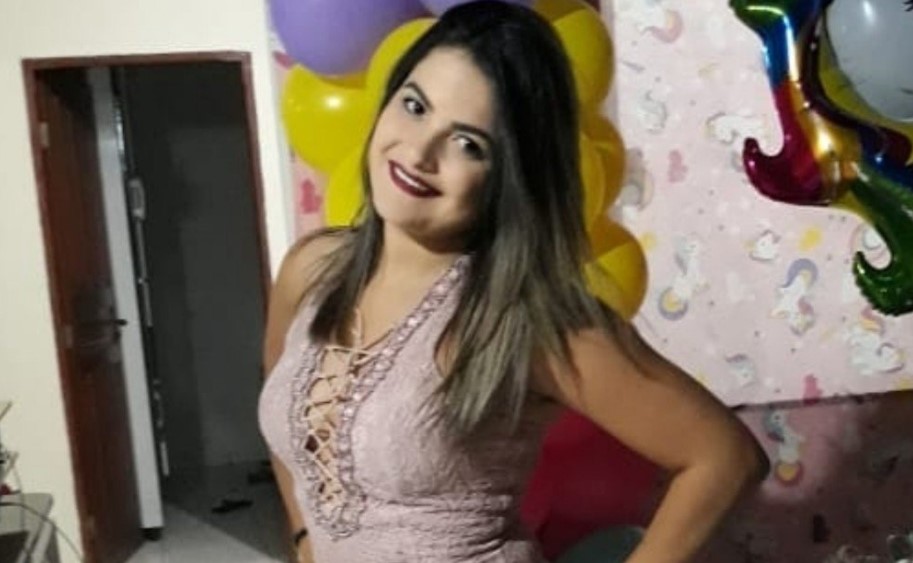 Nathalia Lima Costa, de 25 anos foi morta pelo namorado em Jataí (Foto: Reprodução- Facebook)