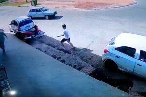 Mulher é agredida por motorista de aplicativo com facão em Anápolis - vídeo