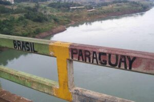 Fronteira do Brasil com o Paraguai, região onde aconteceu a chacina do dia 10 de outubro (Foto: Sesc SP)