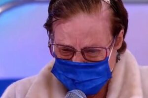 A mulher emocionou até Patrícia Abravanel, filha do dono do SBT. Senhora chora ao pedir retorno de Silvio Santos à TV: assista o vídeo