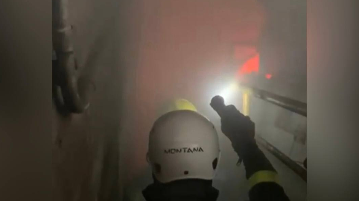 Indústria pega fogo após ser atingida por raio, em Rialma