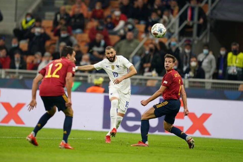 Benzema durante jogo pela seleção francesa