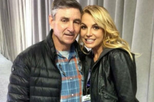 Grupo não representará mais Jamie Spears. Pai de Britney Spears é dispensado por advogados após suspensão da tutela