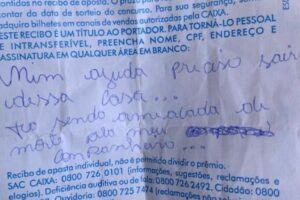 Mulher mantida em cárcere privado pede socorro em bilhete de loteria, em Anápolis