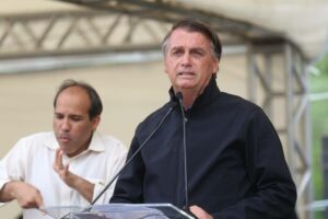 O presidente Jair Bolsonaro participa da entrega de títulos de propriedades rurais em Miracatu, SP - Carlos Silva - 13.out.2021/MAPA
