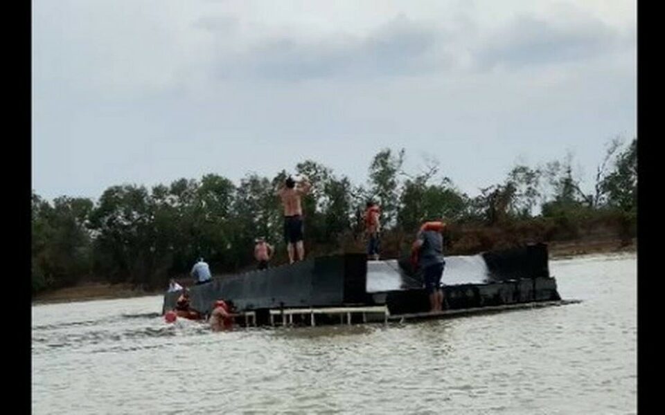 Barco-hotel com turistas goianos naufragou no Pantanal