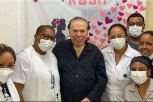 Silvio Santos toma terceira dose da vacina contra Covid-19
