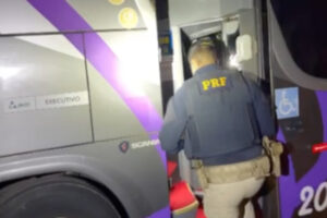 Suspeito de se masturbar em ônibus na frente de mulheres e crianças é preso em Uruaçu