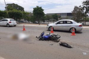 Motociclista morre após ser atropelado por carreta na Avenida Perimetral Norte