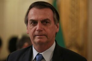 Moraes abre inquérito contra Bolsonaro por associar Aids a vacina contra Covid