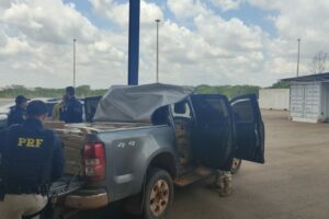 Homens são presos com uma tonelada de maconha na caminhonete em Anápolis