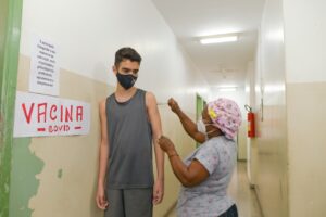 Goiânia ampliou os locais para vacinação de adolescentes contra a Covid. O número de postos disponíveis passou de nove para 13. (Foto: Jucimar de Sousa/Mais Goiás)