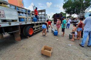 Como forma de protesto, cerca de 230 botijões de gás foram vendidos a R$ 50 na região Noroeste de Goiânia, na última quarta-feira (13). (Foto: reprodução)