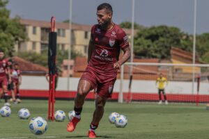 Willian Maranhão treina no Atlético-GO