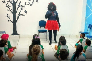 Escola de Valparaíso tem atriz com blackface no Dia da Consciência Negra
