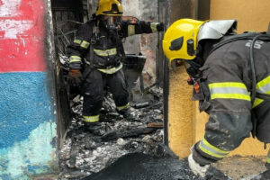 Depósito de eletrodomésticos pega fogo em Goiânia