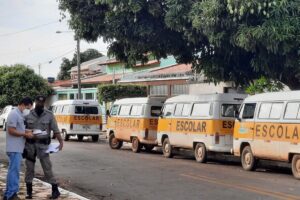 Ministério Público apreende 7 veículos de transporte escolar por irregularidades, em Goiás
