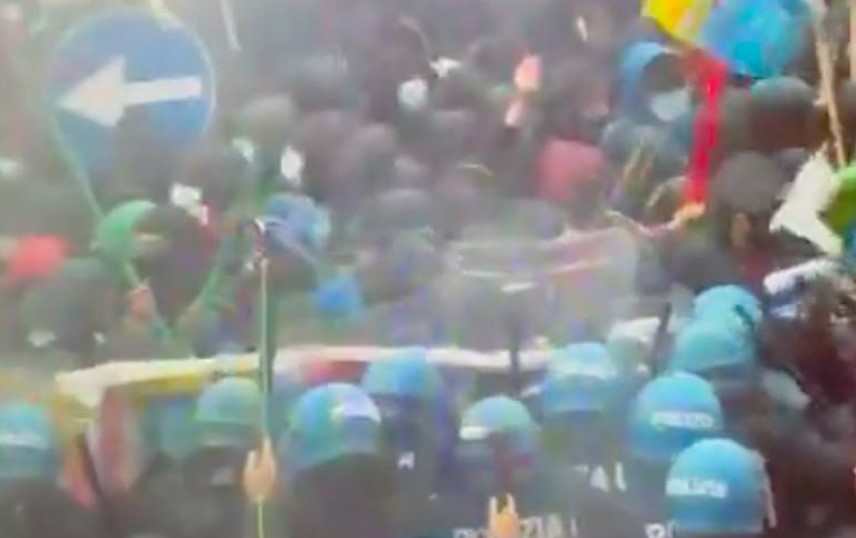 Manifestantes contrários a Bolsonaro entram em choque com a polícia em Pádua, no norte da Itália - Reprodução