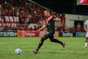 Marlon Freitas durante partida contra o Bahia