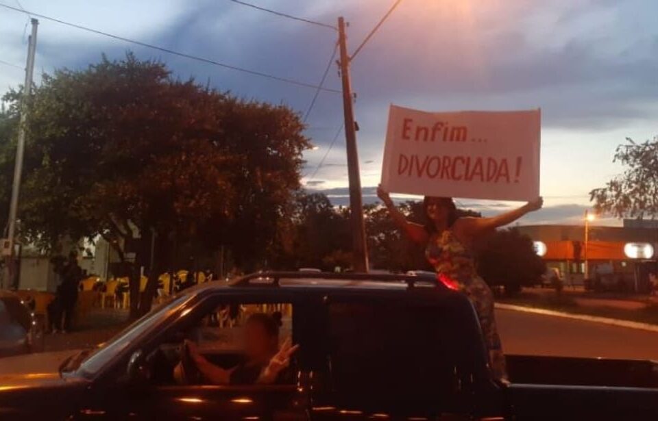 "Hoje sou empoderada", diz telefonista que comemorou divórcio com carreata em Goiás