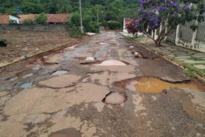 Ruas esburacadas em Pirenópolis