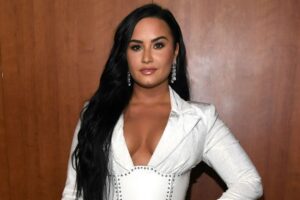 "Todos nós merecemos orgasmos”, escreveu a cantora e atriz. Demi Lovato anuncia sua própria marca de vibradores vibrador lovato